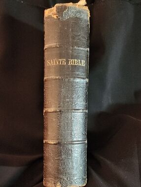 Sainte Bible - Black Embossed Leather Spine